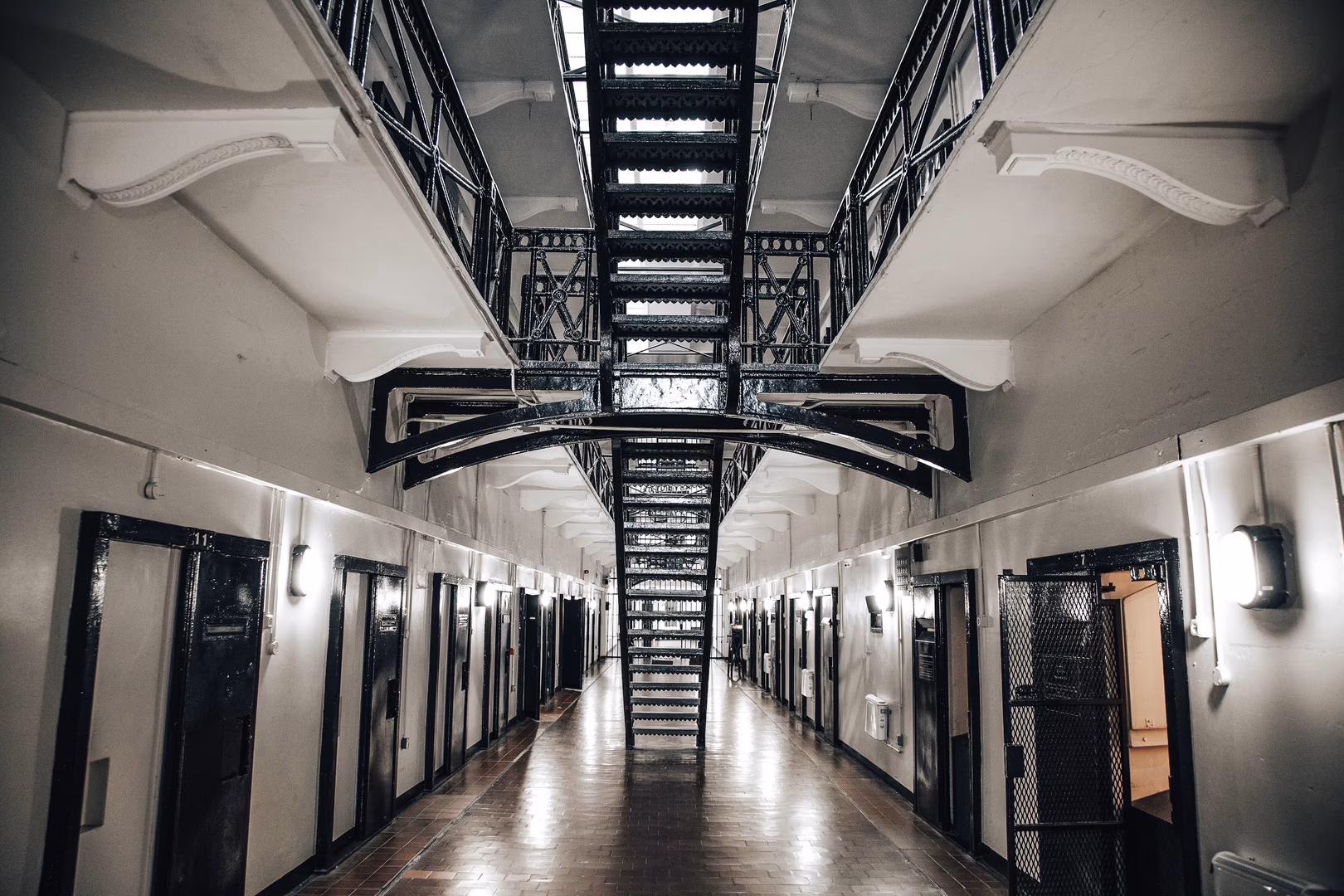 Abgründe hinter Gefängnismauern