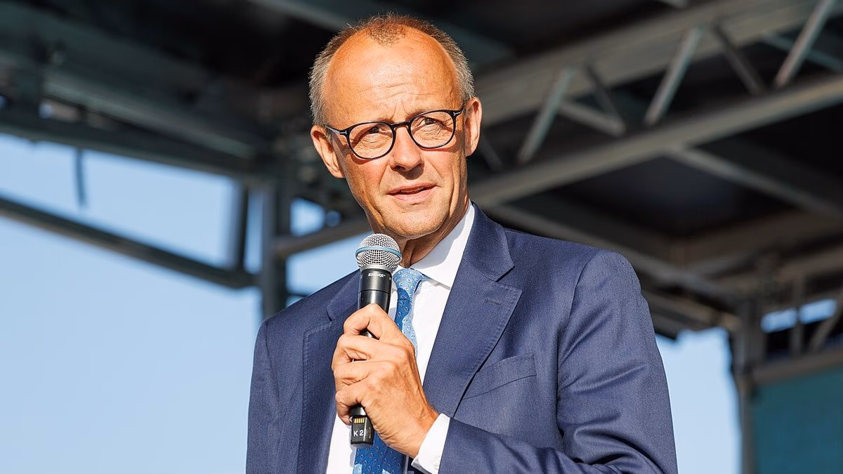 Merz stößt Debatte über Krankenkassen an