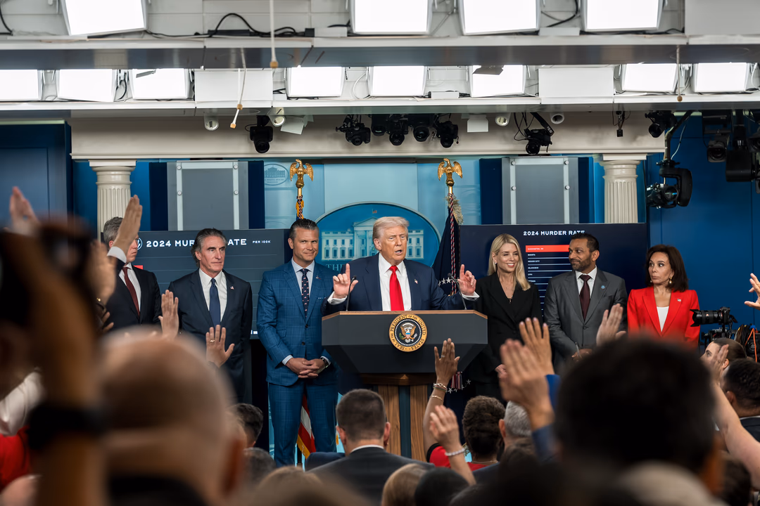 Trump verhängt Hausverbot für CNN, Politico und MSNOW 